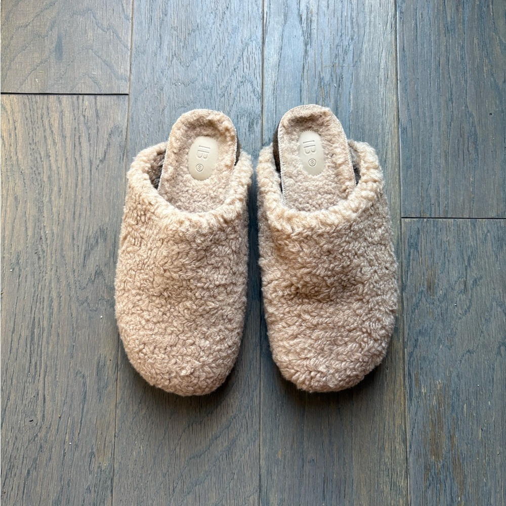 INTENTIONALLY BLANK Beige Sherpa Slip-On Slippers